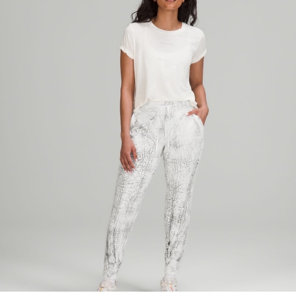 Lululemon Warm Down Jogger 7/8 length size 8